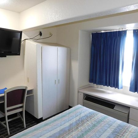 Travelodge By Wyndham Chadron Eksteriør billede