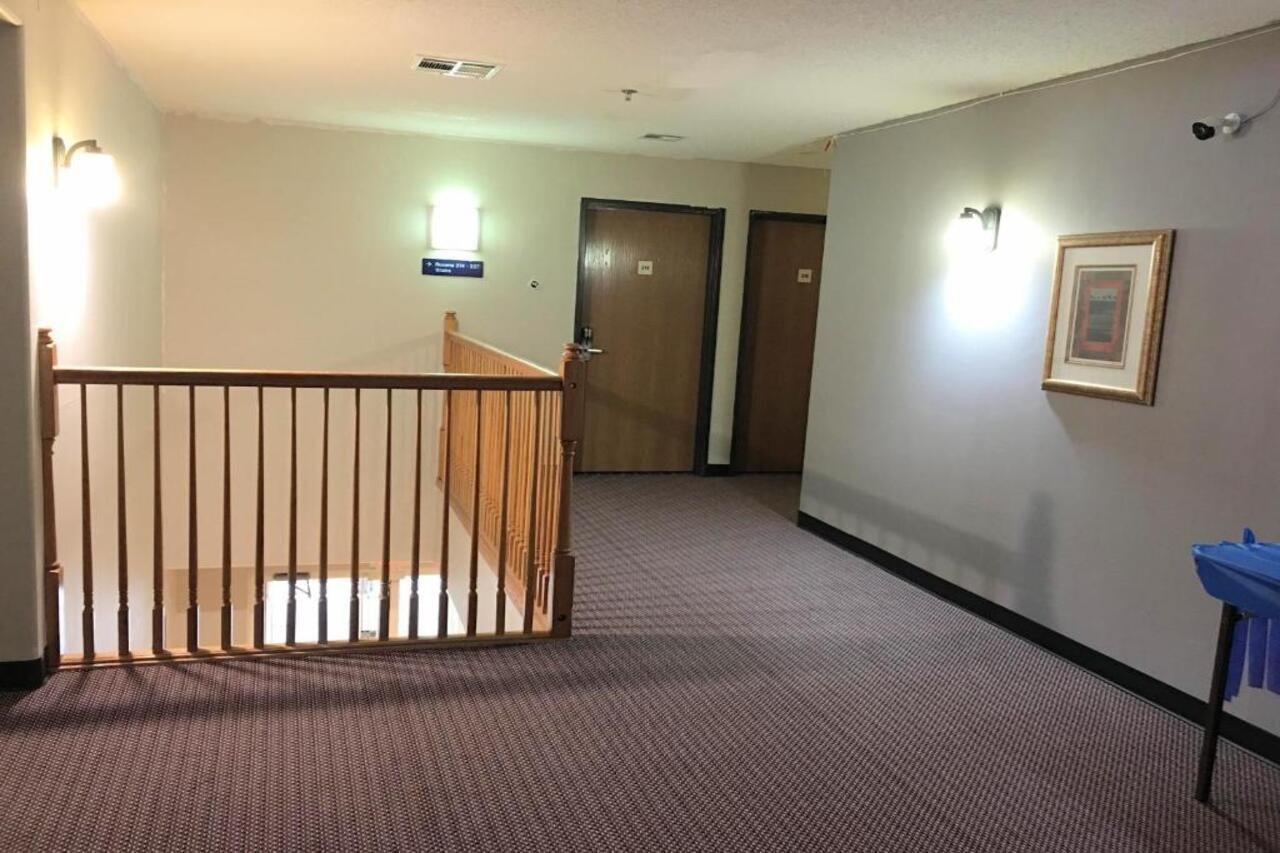 Travelodge By Wyndham Chadron Eksteriør billede