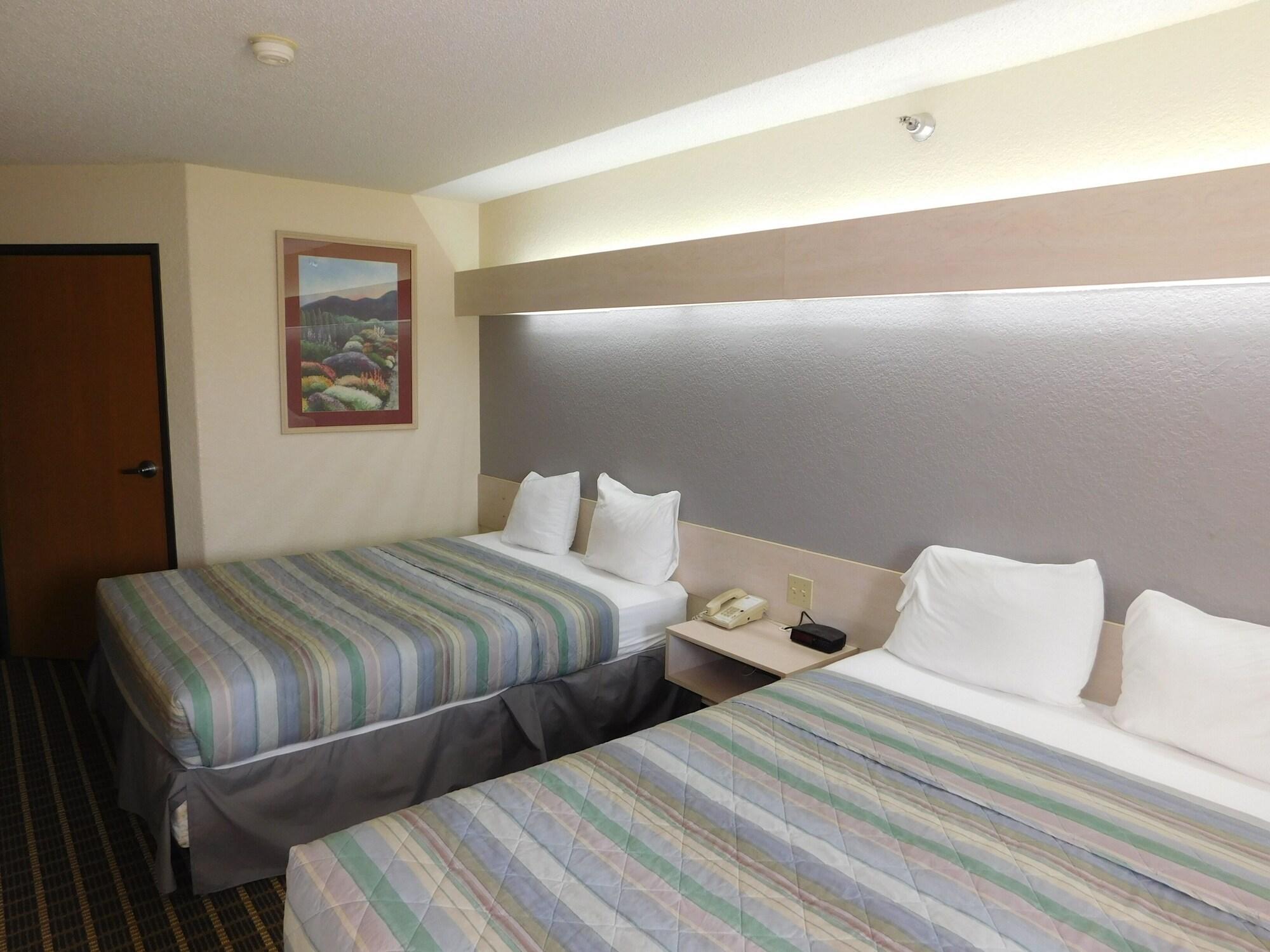 Travelodge By Wyndham Chadron Eksteriør billede