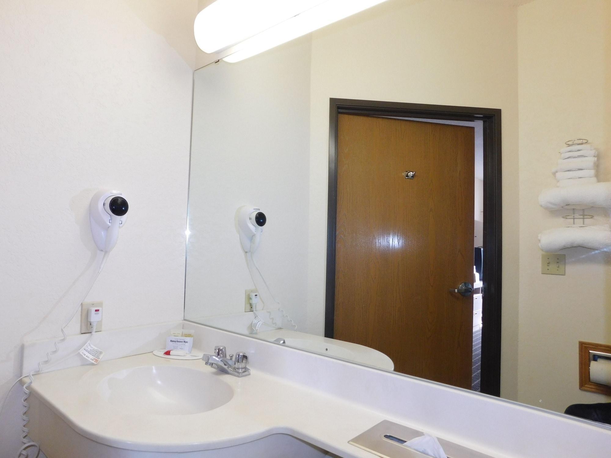 Travelodge By Wyndham Chadron Eksteriør billede