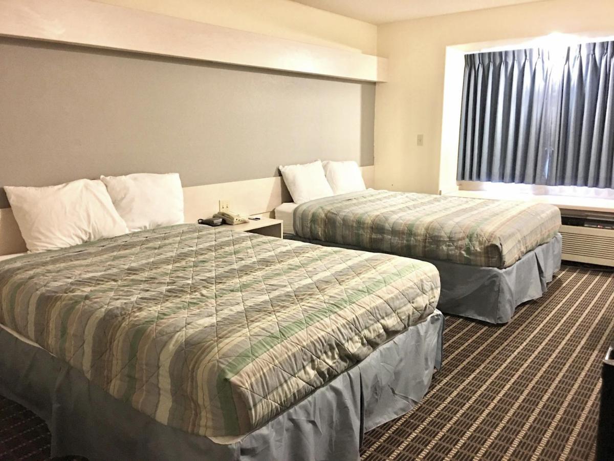 Travelodge By Wyndham Chadron Eksteriør billede