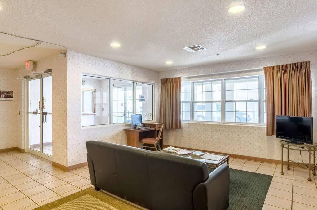 Travelodge By Wyndham Chadron Eksteriør billede